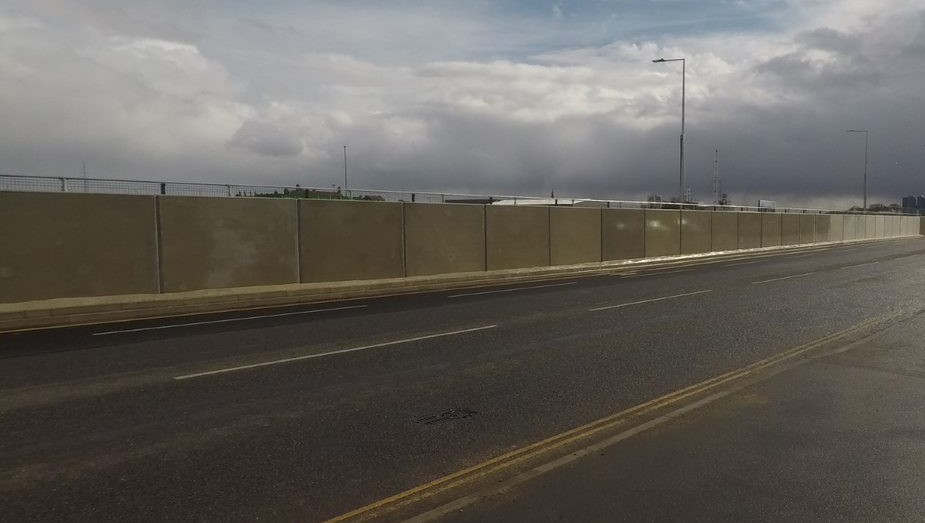 Bollards Quay, Great Yarmouth - New flood wall constructed from a mix of re-enforced insitu concrete and pre cast concrete sections.